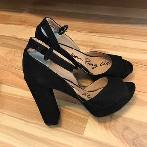 BRAND NEW! American Rag Black Pumps